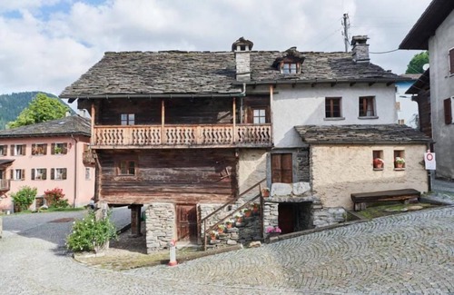 Lavorgo House | Casa Regina - Holidays in a listed building