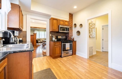 Mesta Park House | Casa Rivera Uptown with 2 king beds