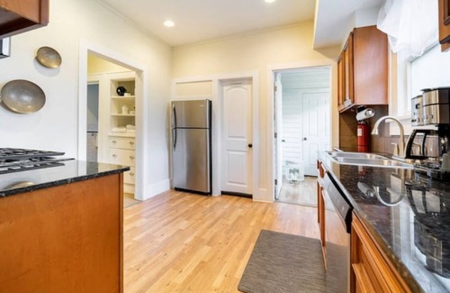 Mesta Park House | Casa Rivera Uptown with 2 king beds