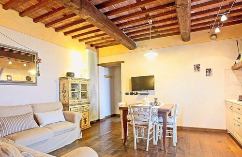 Pieve Fosciana House | Casa Robia A: A characteristic and welcoming apartment that is part of a villa, surrounded by Garfagnana Valley, with Free WI-FI.