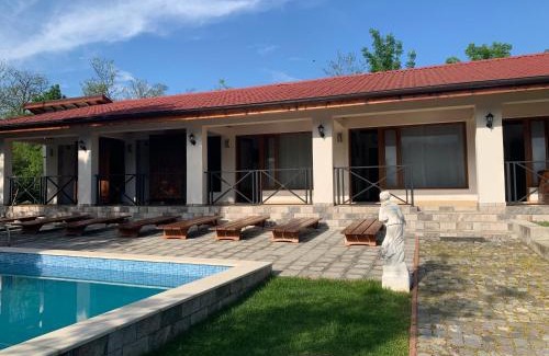 Eselnita House | Casa Romana