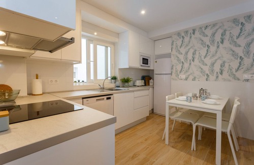 Cadiz Apartment | Casa ROS PLAYA (free parking) by Cadiz4Rentals