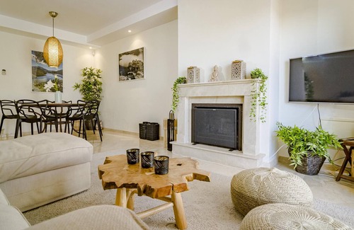 Marbella Apartment | Casa Royal by Roomservices