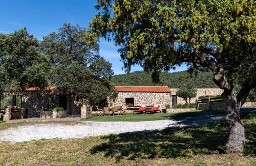 Llerena House | Casa Rural con skatepark y piscina " La Quijada del Lobo "