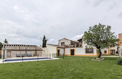 Guadamur House | Casa Rural de Ancos is a luxury urban estate of more than 400 m2