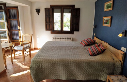 Guejar Sierra House | Casa Rural in con 3 Haitaciones con Baño Privados, Cocina y Salon Compartido