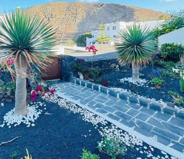 Tajaste House | Casa Rural Yeyo en el cráter del volcán