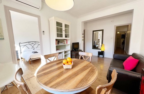 La Sagrada Familia Apartment | Casa Sagrada Familia Cathedral view