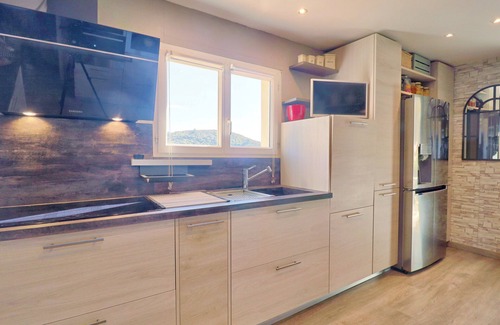 Manosque Villa | Casa Santa Roustagne - Family Villa, Pool and Countryside View