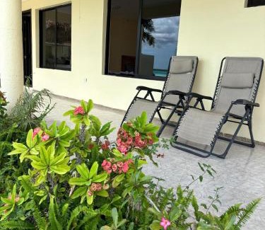 Chetumal House | Casa Sirena - Habitaciones a orilla de la Laguna y Cenote Esmeralda
