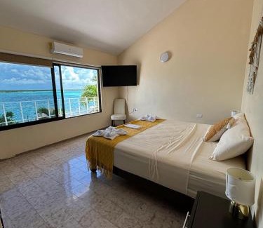 Chetumal House | Casa Sirena - Habitaciones a orilla de la Laguna y Cenote Esmeralda