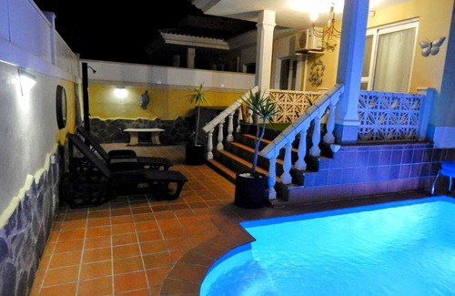Corralejo Villa | Casa Sol, Corralejo STUNNING VILLA- AIR CON, PRIVATE POOL, JACUZZI,UKTV