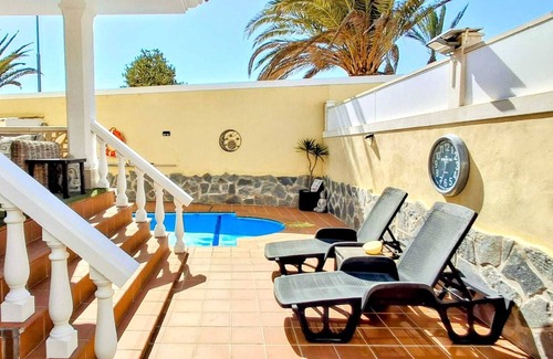 Corralejo Villa | Casa Sol, Corralejo STUNNING VILLA- AIR CON, PRIVATE POOL, JACUZZI,UKTV