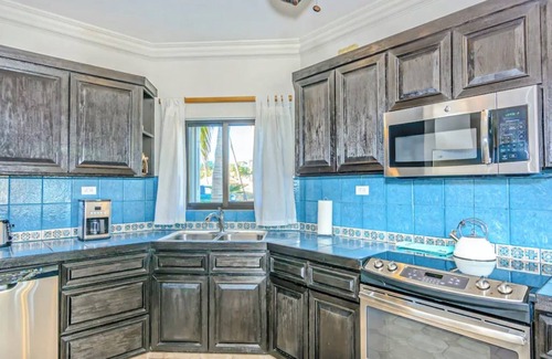 San Jose del Cabo House | Casa Sunny Days - home in Private Gated Community w/Private Pool, Hot Tub, A/C
