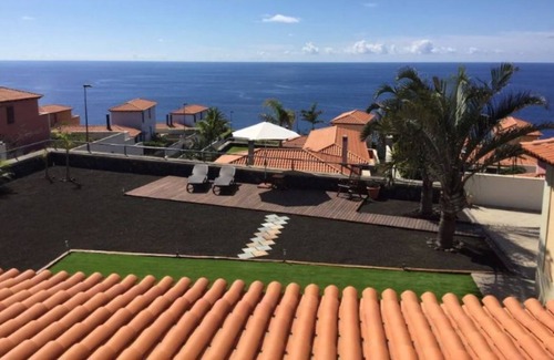 Juan Fernandez Villa | Casa Tagoro, facing the ocean.