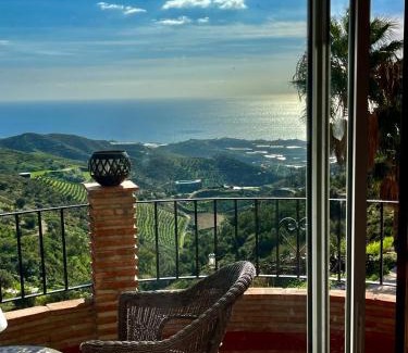 Sayalonga House | Casa Tranquila Apartment mit atemberaubendem Meerblick Balkon Incl Badezimmer