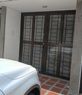 Cali Apartment | Casa tranquila y central cerca de Chipichape