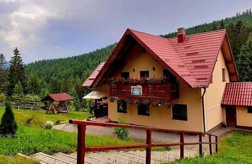 Vatra Moldovitei Cabin | Casa Ursuleasa