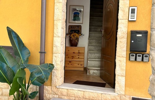 Motta Camastra Apartment | CASA VACANZE "ANTICO BORGO A DUE PASSI DALLE GOLE ALCANTARA" APPARTAMENTO ULIVO