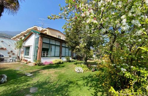 Toscolano Maderno Apartment | Casa vacanze Gabbianella villa con giardino lungolago Maderno