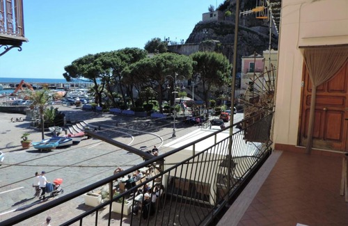 Cetara House | Casa vacanze "Il Baffo e il Mare"
