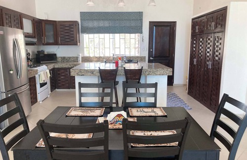 Chelem House | Casa Vaquero Summary: