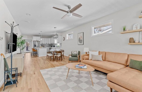 Durham House | Casa Verde- Minutes to Duke and Downtown-Fire pit-Fenced yard