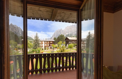 Cortina d'Ampezzo Historic Centre Apartment | Casa Verocai 18, in the center of Cortina