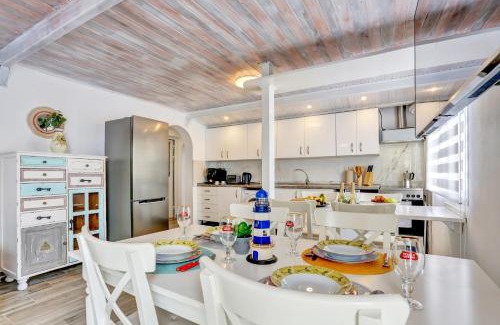Las Playitas Apartment | Casa Vistamar comfy 4bd few steps to the ocean