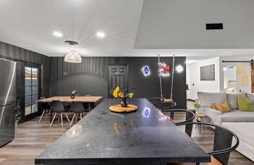 Paradise House | Casa Viva Las VegasnLuxury Vacation Rental