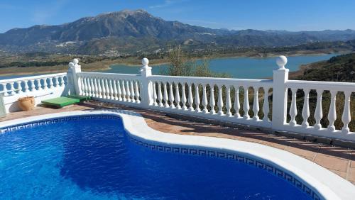 Vinuela Villa | Casa VIVAndalusia Centrally located villa with private pool, breathtaking views by Rentasunnyplace