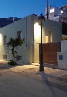 Loutraki House | casa zervos - Abode of Light