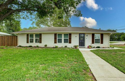 Waco Villa | Casablanca Waco 5 mins from Baylor and Magnolia with Hot Tub,Firepit, Pet Friendly