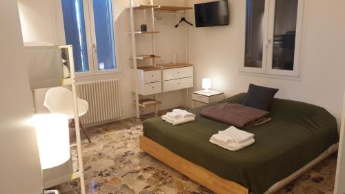 Castel San Pietro Terme House | Casadelfalegname FRASSINO 3 Stanze 7 posti letto 1 singola 1 doppia 1 tripla