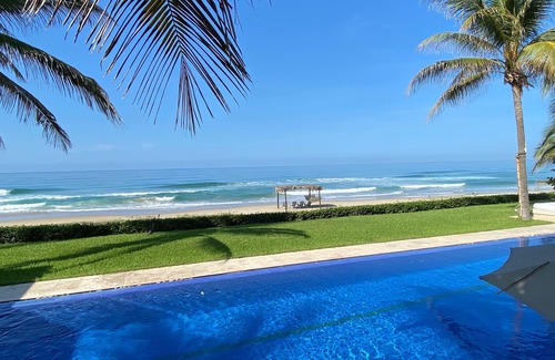 Santa Maria Colotepec House | .casaemelina-puertoescondido.contact us for a deal !n25m Pool, huge property