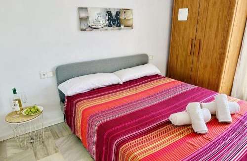 Benajarafe House | casAFlex, Chalet en Benajarafe con Piscina Privada
