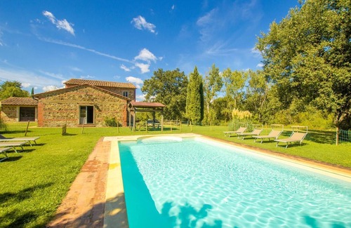Sarteano Villa | Casale del Conte - Three Bedroom Villa, Sleeps 6