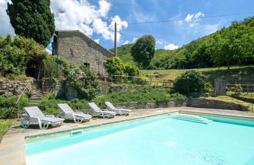 Castagneto Villa | Casale Mazzini by VacaVilla