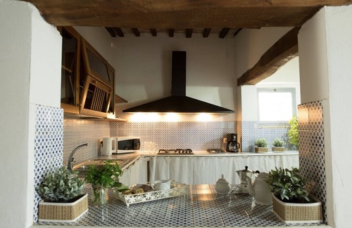 Lilliano Cottage | Casale Santino Promoted By WeekHomes.com
