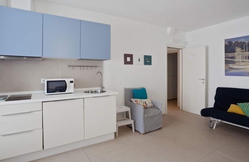 Mola di Bari Apartment | Casalmare Verde 1 STEP FROM THE SEA! Patio & garden