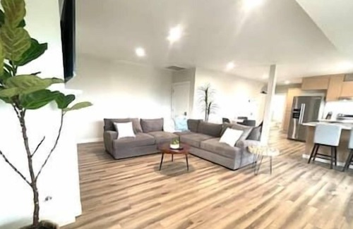 Manchester House | Casanora Sonida - Waterfront Home