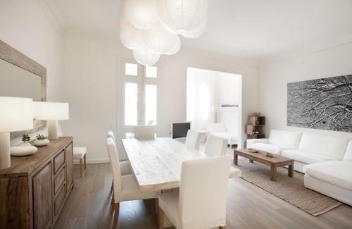L'Antiga Esquerra de l'Eixample Apartment | Casanova Charm 4BDR Apartment