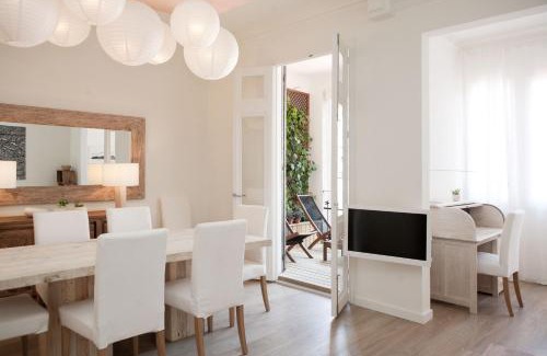 L'Antiga Esquerra de l'Eixample Apartment | Casanova Charm 4BDR Apartment