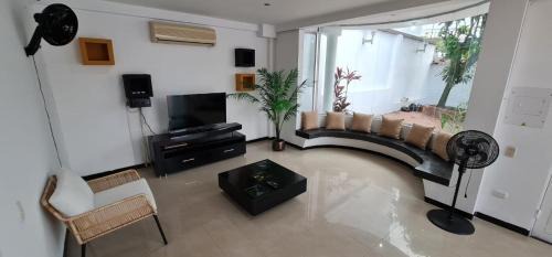 Villeta Villa | Casaquinta Con Piscina