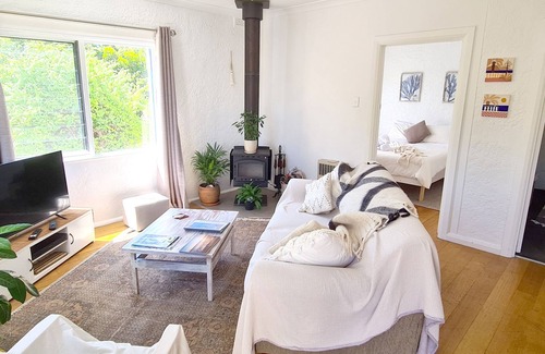 Clifton Beach Cottage | Casarella Beach Shack 2 mins walk to the surf