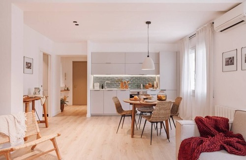 Gracia Apartment | Casares - 1 bedroom in Gràcia