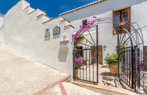 Pinos del Valle House | Casas Mundo Sol y Luna - 3 houses with pool, wifi & AC - Andalusia