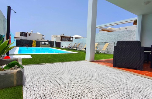 Playa Blanca House | CasaYaiza, completely renovated luxury villa