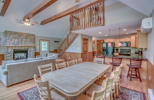 Lake Harmony Estates House | "Cascade" Beach Access, EV Charger, Fire Pit, Grill, Outdoor Gas Fireplace, Hot Tub, Pool Table