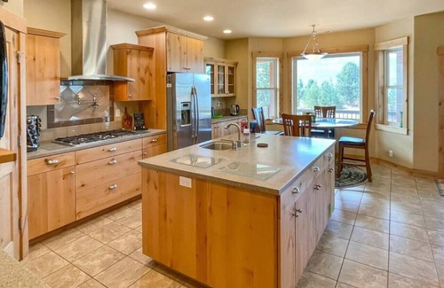 Cascade House | Cascade Cabin Overlooking Lake & Golf Course